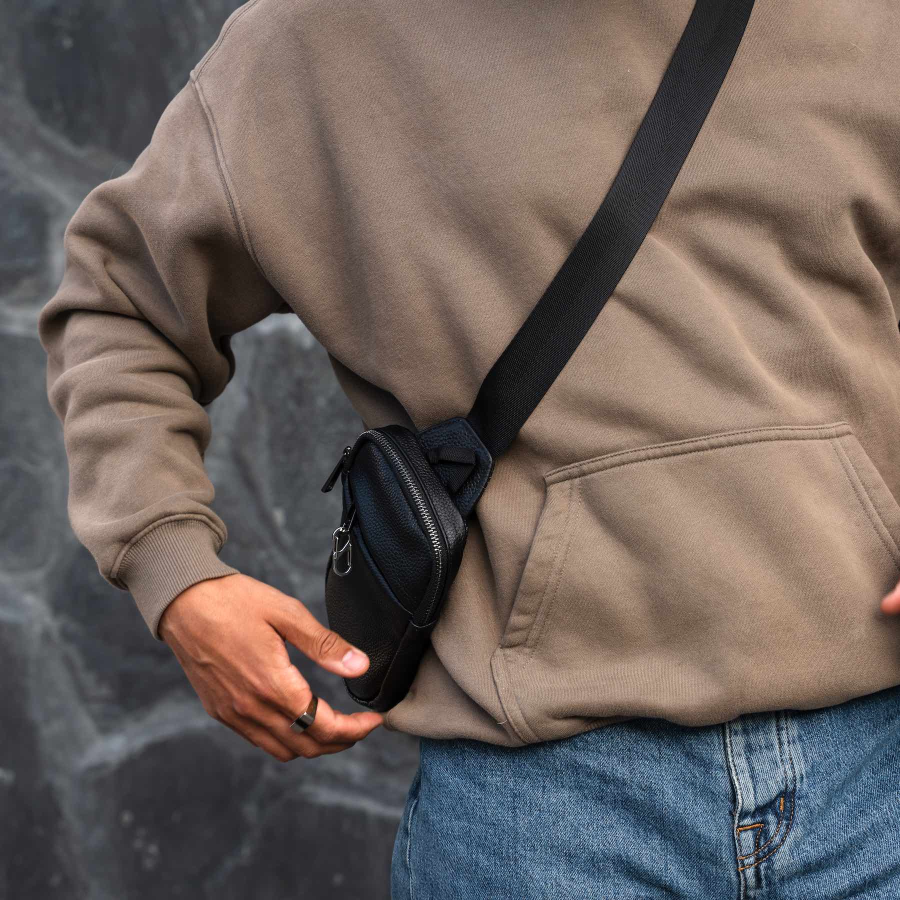 #color_black leather